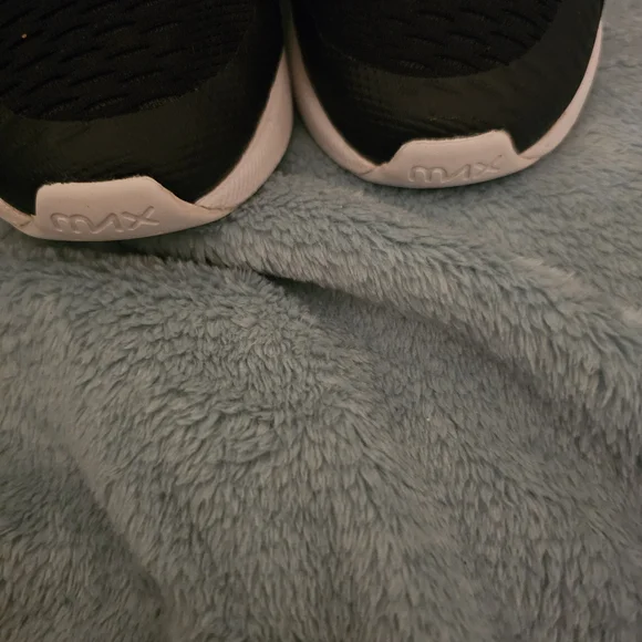 Nike Air Max 270 Kids Black Sneakers with White Details Size 4.5Y Unisex - Picture 5 of 9